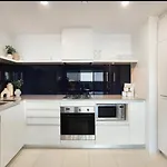 Circle On Cavill 2-Bed Sea View