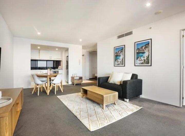Circle On Cavill 2-bed Sea View *