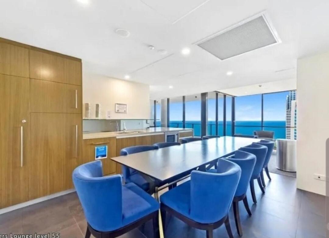 Circle On Cavill 2-bed Sea View * Gold Coast