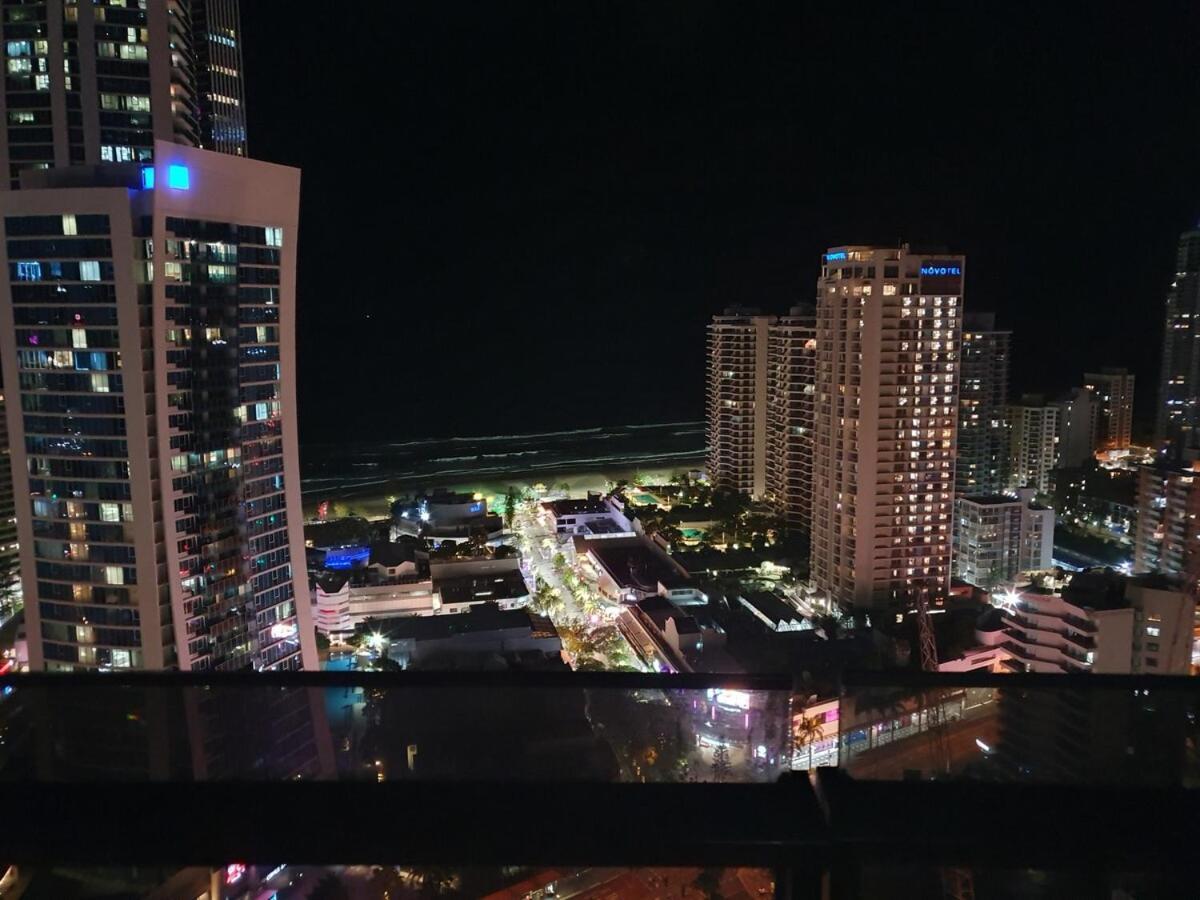Apartment Circle On Cavill 2-bed Sea View