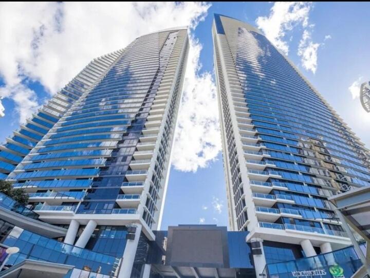 Circle On Cavill 2-bed Sea View *